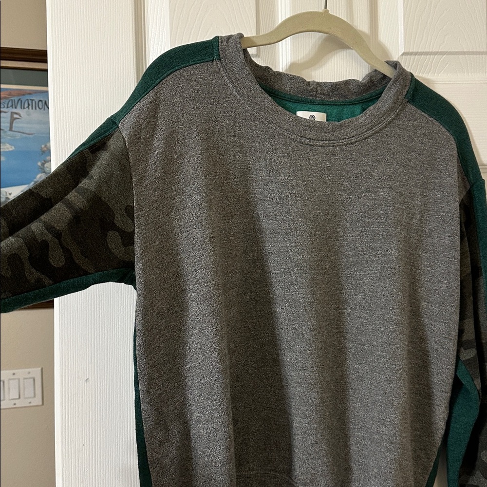 Sundry Camo / Gray / Dark Green Sweatshirt